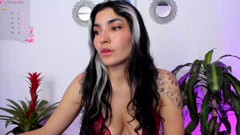 Snapshot of bella_thorne3 chatting on February 2, 2025, 8:41 pm Bella online show from February 2, 2025, 8:41 pm