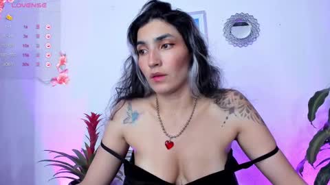 Snapshot of bella_thorne3 chatting on February 20, 2025, 11:21 pm Bella online show from February 20, 2025, 11:21 pm