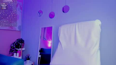 BELLA online show from October 1, 2025, 8:15 pm