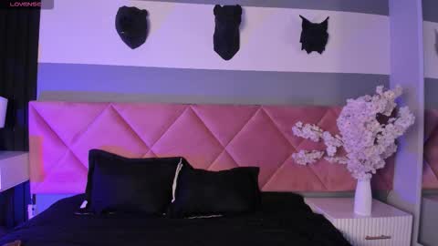 Bella online show from November 9, 2025, 11:19 am