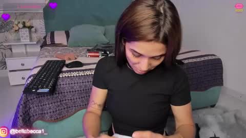 Snapshot of bellaa_becca chatting on March 3, 2025, 6:44 pm Bella Becca online show from March 3, 2025, 6:44 pm