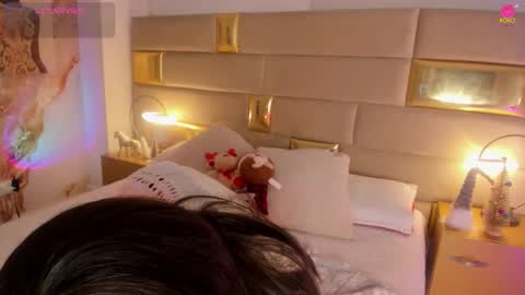 Bella Becca  online show from December 5, 2025, 5:20 pm