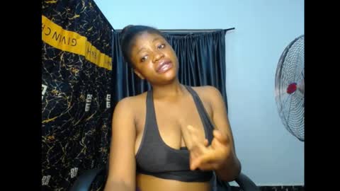 Snapshot of bellababy7 chatting on April 19, 2026, 7:05 pm bella online show from April 19, 2026, 7:05 pm