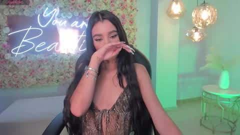  Bella C  online show from December 3, 2025, 12:03 pm