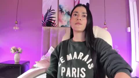 Bella Clair online show from November 4, 2025, 3:55 pm