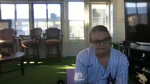 belladior24 online show from October 5, 2025, 8:40 pm