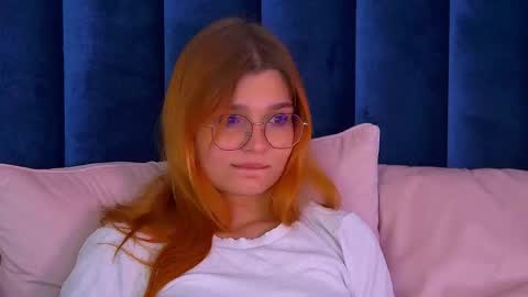 Snapshot of bellamarebelle chatting on October 17, 2025, 5:10 am BellaMarebelle online show from October 17, 2025, 5:10 am