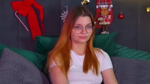 Snapshot of bellamarebelle chatting on December 18, 2025, 4:18 am BellaMarebelle online show from December 18, 2025, 4:18 am