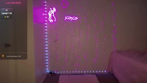 Bella Monroe online show from March 31, 2026, 4:24 am