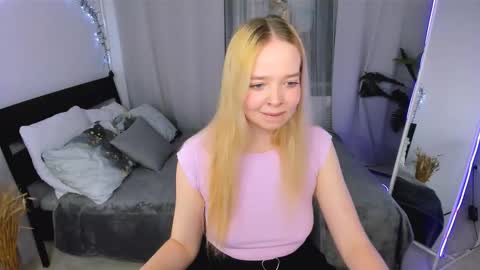 Bella online show from November 24, 2025, 8:41 pm