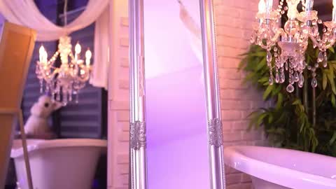 Bella online show from October 4, 2025, 5:44 pm