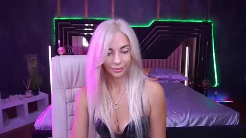 Snapshot of bellarayyy chatting on October 8, 2025, 1:09 pm Bella online show from October 8, 2025, 1:09 pm