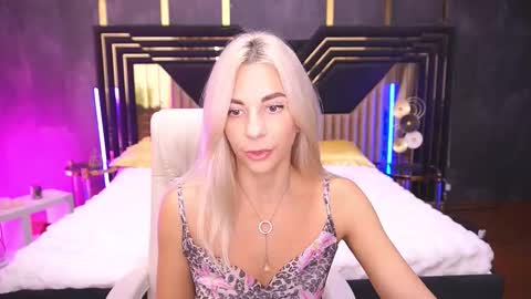 Snapshot of bellarayyy chatting on November 5, 2025, 9:04 pm Bella online show from November 5, 2025, 9:04 pm