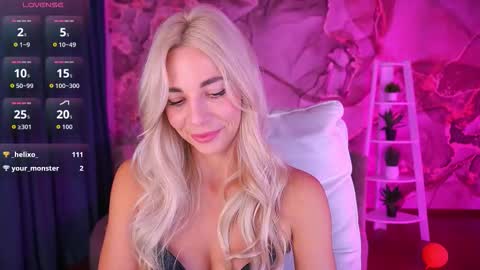 Snapshot of bellarayyy chatting on November 18, 2025, 9:19 pm Bella online show from November 18, 2025, 9:19 pm