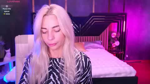 Snapshot of bellarayyy chatting on November 28, 2025, 7:44 am Bella online show from November 28, 2025, 7:44 am