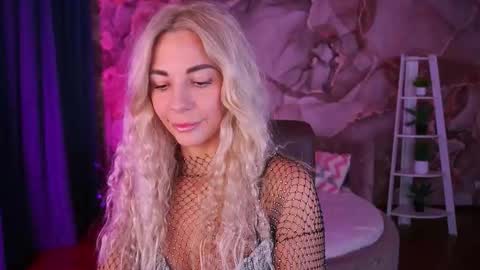 Snapshot of bellarayyy chatting on December 15, 2025, 2:43 pm Bella online show from December 15, 2025, 2:43 pm