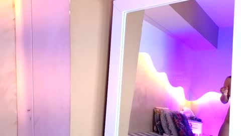 bellarooux online show from March 24, 2026, 12:10 pm