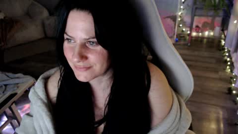Snapshot of bellastar84 chatting on April 17, 2026, 7:44 am Starr40 online show from April 17, 2026, 7:44 am