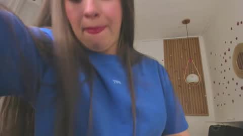 Snapshot of bellawoods_ chatting on May 18, 2026, 1:35 am laukyubey online show from May 18, 2026, 1:35 am