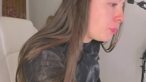 Snapshot of bellawoods_ chatting on May 29, 2026, 1:42 pm laukyubey online show from May 29, 2026, 1:42 pm