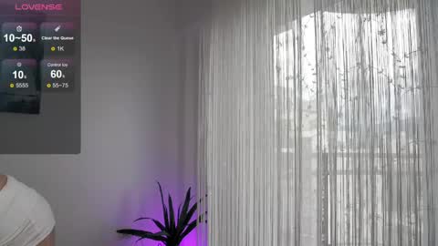 Snapshot of belle_blondy chatting on June 5, 2026, 10:21 am belle_blondy online show from June 5, 2026, 10:21 am