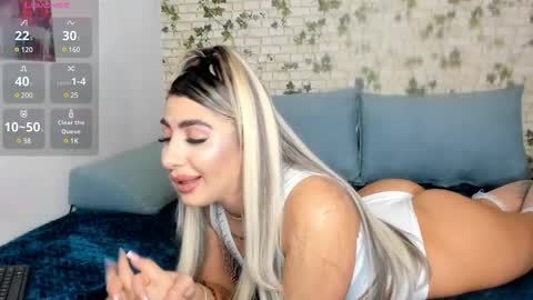 Snapshot of belle_hallle chatting on December 11, 2024, 5:15 pm LucyJelly online show from December 11, 2024, 5:15 pm