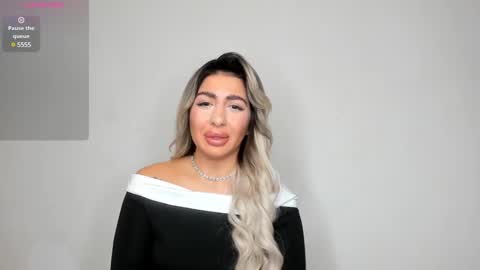 Snapshot of belle_hallle chatting on December 31, 2024, 5:18 pm LucyJelly online show from December 31, 2024, 5:18 pm