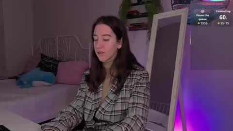 Bella online show from October 17, 2025, 3:47 pm