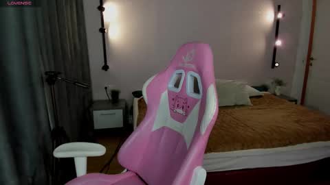 Belle online show from November 9, 2025, 1:04 am