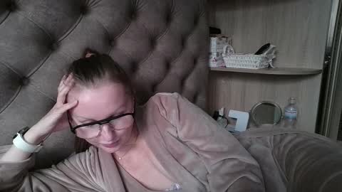 Amelia online show from September 25, 2025, 2:21 pm