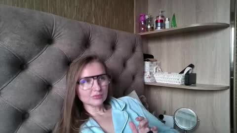 Amelia online show from November 23, 2025, 12:16 pm