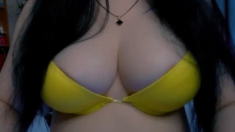 Snapshot of bellelovexx chatting on June 25, 2026, 6:29 am Hello I am kind friendly and cute girl online show from June 25, 2026, 6:29 am