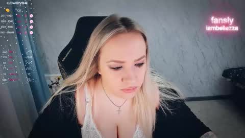 Snapshot of bellezza_ chatting on February 4, 2026, 2:34 pm Your Annabelle Wolf online show from February 4, 2026, 2:34 pm