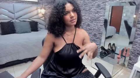 Snapshot of bellybigboobs chatting on November 17, 2025, 1:17 pm Belly online show from November 17, 2025, 1:17 pm