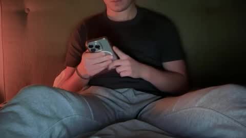 Snapshot of ben_beckett chatting on December 14, 2025, 11:37 am ben online show from December 14, 2025, 11:37 am