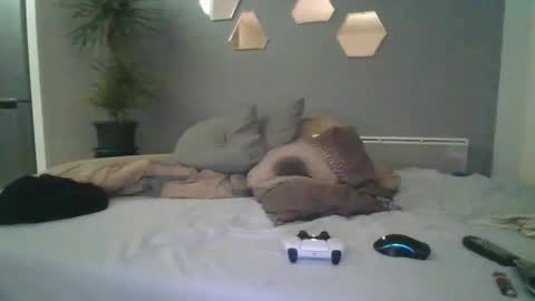 Snapshot of benbare13 chatting on February 22, 2025, 5:35 pm benbare13 online show from February 22, 2025, 5:35 pm