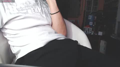 Snapshot of benijamin chatting on December 2, 2025, 11:34 pm benijamin online show from December 2, 2025, 11:34 pm