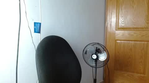 benjamin_isaac online show from February 12, 2025, 11:51 pm