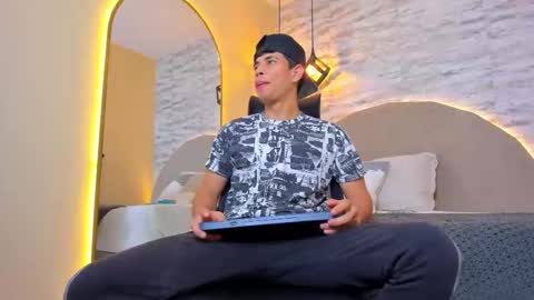 BENJAMIN online show from November 6, 2025, 11:33 am