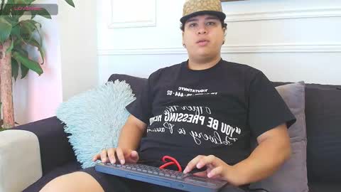 Snapshot of bennett_alejoo chatting on November 1, 2025, 6:21 pm bennett_alejoo online show from November 1, 2025, 6:21 pm