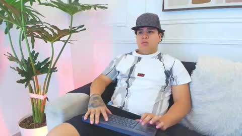 Snapshot of bennett_alejoo chatting on November 7, 2025, 6:41 pm bennett_alejoo online show from November 7, 2025, 6:41 pm