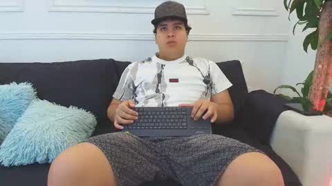 Snapshot of bennett_alejoo chatting on November 19, 2025, 5:02 pm bennett_alejoo online show from November 19, 2025, 5:02 pm