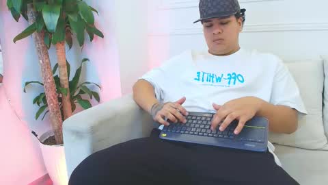 Snapshot of bennett_alejoo chatting on December 4, 2025, 7:11 pm bennett_alejoo online show from December 4, 2025, 7:11 pm