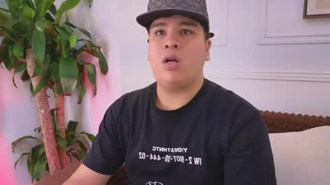 bennett_alejoo online show from April 13, 2026, 6:57 pm