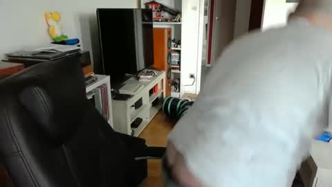 Snapshot of bennn54 chatting on February 15, 2025, 9:05 am Ben online show from February 15, 2025, 9:05 am