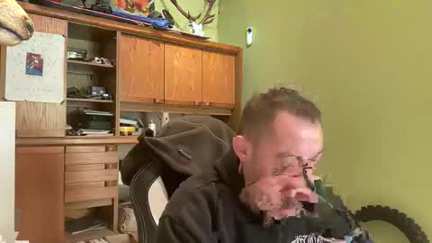 Snapshot of benochau chatting on March 27, 2026, 9:10 am benochau online show from March 27, 2026, 9:10 am