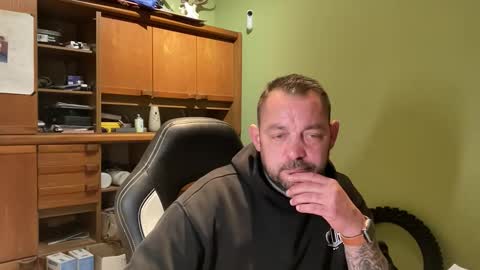Snapshot of benochau chatting on April 2, 2026, 3:48 am benochau online show from April 2, 2026, 3:48 am