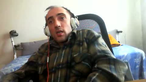 Snapshot of bentish chatting on December 15, 2025, 10:30 am bentish online show from December 15, 2025, 10:30 am