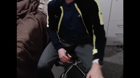 Snapshot of benwardle123 chatting on November 4, 2025, 6:18 pm READ MY BIO --- --- READ MY BIO online show from November 4, 2025, 6:18 pm