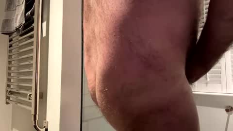 benz10001 online show from November 7, 2025, 4:12 am